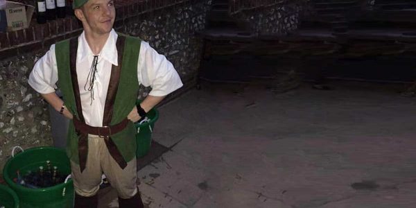 Medieval-Walkabout-Entertainer