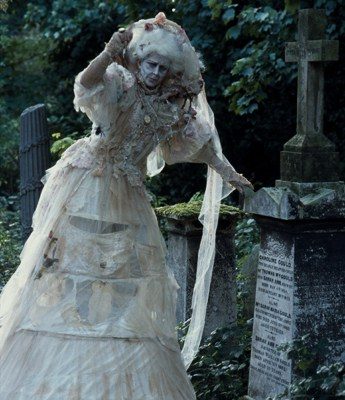 Miss-Havisham-Stilt-Walker