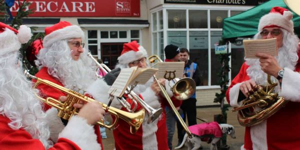 Newmarket-Christmas-Market-Event-Santa-Band