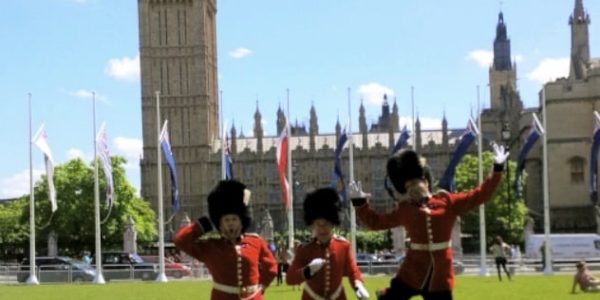 Palace-Guards-Mime-Artists