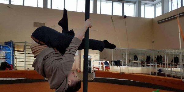 Pole-Acrobat