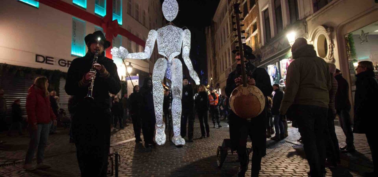 Puppet-With-Walkabout-Musicians