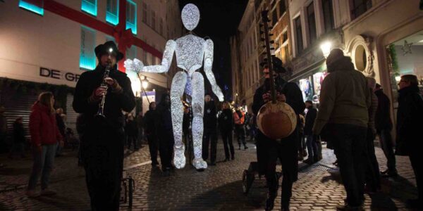 Puppet-With-Walkabout-Musicians