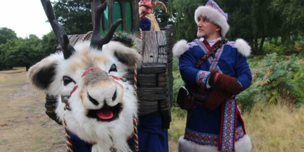 Reindeer-Christmas-Walkabout-Act