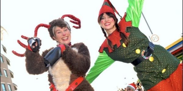 Reindeer-Stilt-Walkers