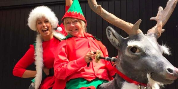 Reindeer-Walkabout-Elves