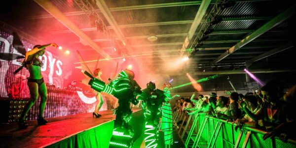 Robot-Themed-Nightclub-Entertainers