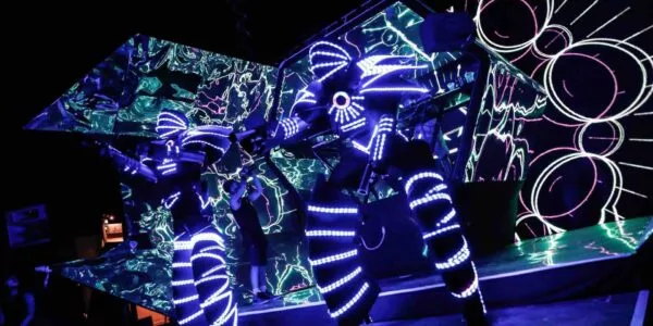 Robot-Walkabout-LED-Entertainers