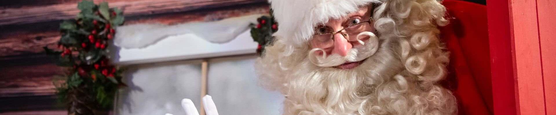 Santa-Claus-Entertainer-For-Christmas-Waving
