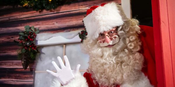 Santa-Claus-Entertainer-For-Christmas-Waving