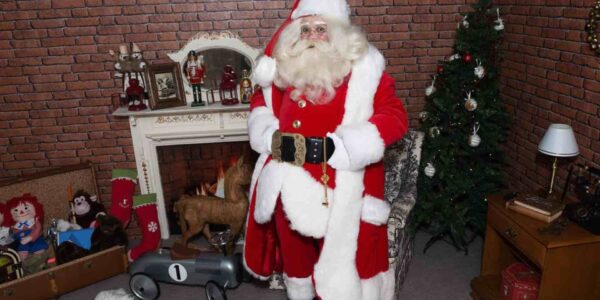 Santa-Claus-In-Toy-Workshop