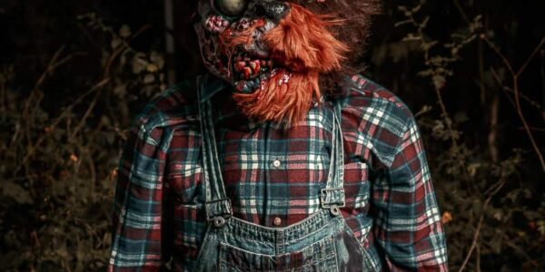 Scary-Halloween-Werewolf-Entertainment