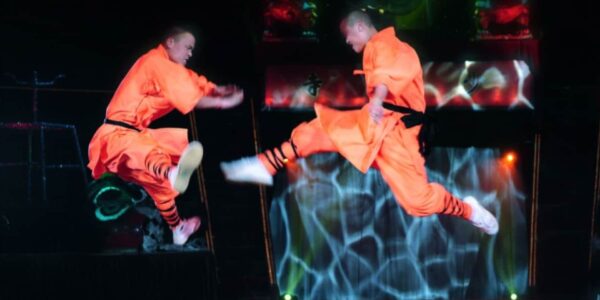 Shaolin-Monks-Perform-Kung-Fu