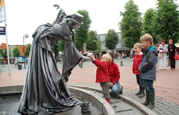 Silver-Lady-Human-Statue Silver-Lady-Human-Statue