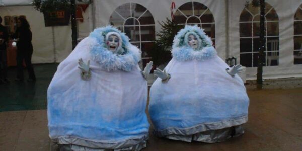Snow-Themed-Walkabout-Entertainers