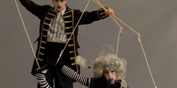 Spooky-Puppeteer-and-Puppet-Unique-Walkabout-Act
