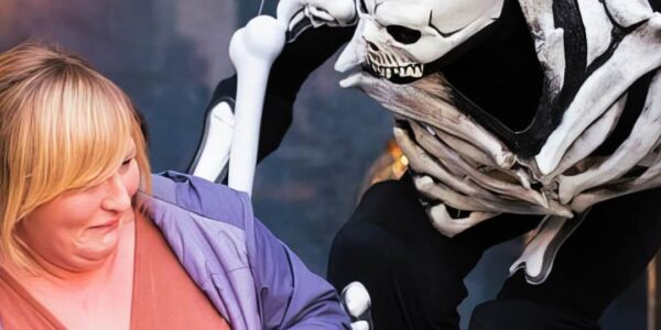 Spook your guests with our towering walkabout skeletons on stilts at your corporate and public events.