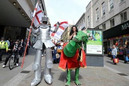 St-Georges-Day-Stilt-Walker-Duo