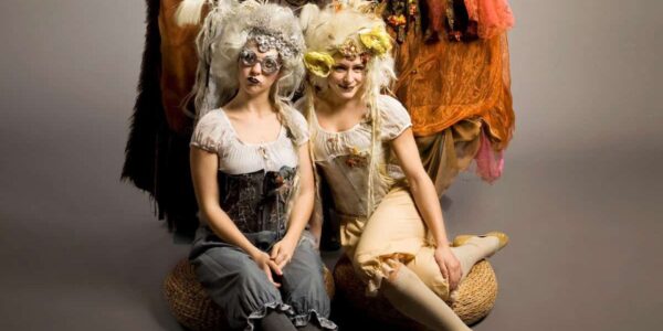 Steampunk-Victorian-Christmas-Acrobats