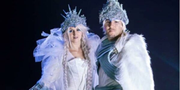 Stilt-Walking-Entertainers-For-Christmas