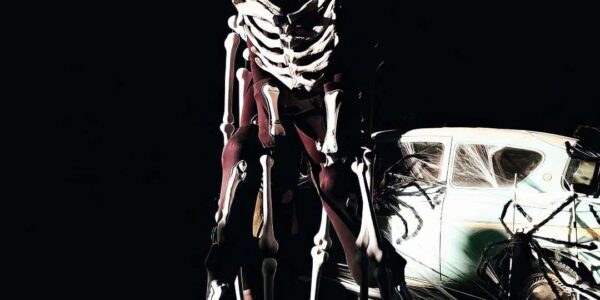 Stilt-Walking-Skeleton-Performer
