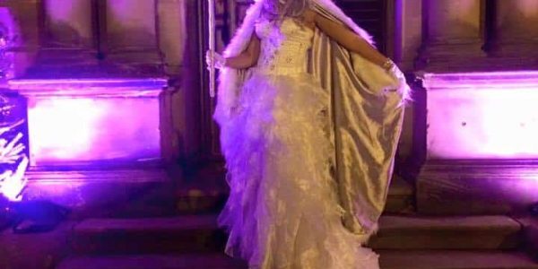 The-White-Queen-Stilt-Walker