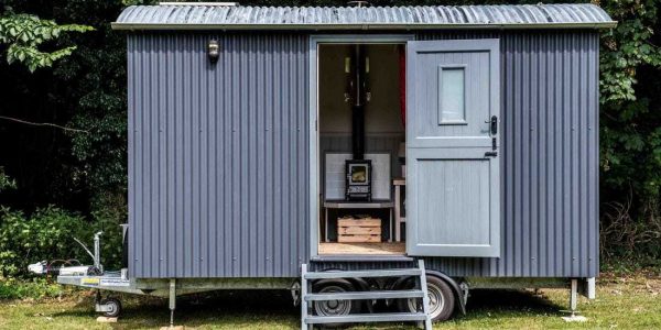 The-Wooden-Hut