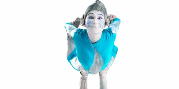 Themed-Acrobats-For-Christmas