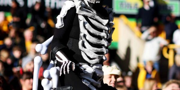 Towering-Skeleton-Act