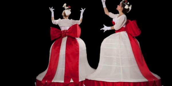 Valentines-Day-Themed-Stilt-Performers