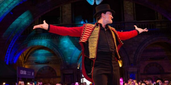 Vintage-Circus-Ringmaster-Performer