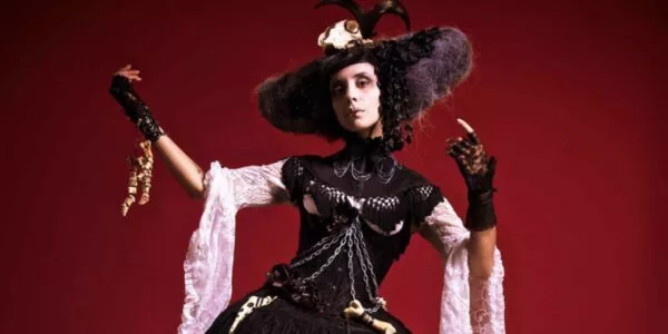 Voodoo-Queen-Themed-Stilt-Walker