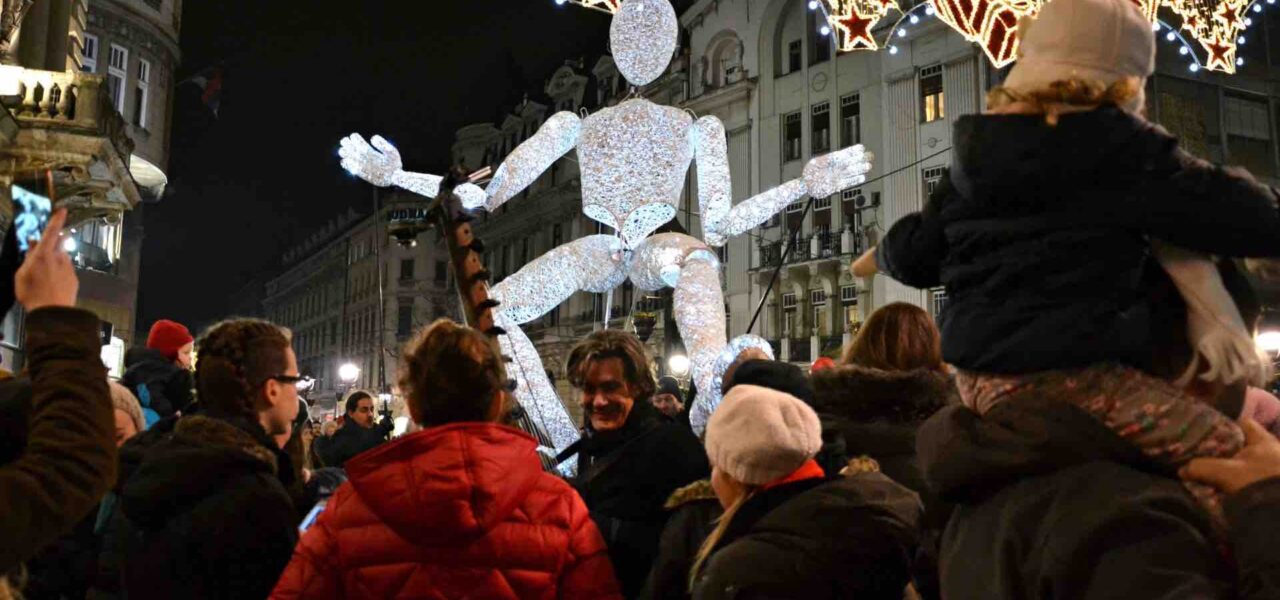 Walkabout-Puppet-Light-Show