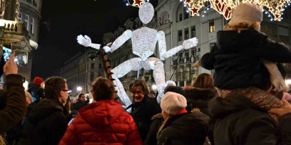 Walkabout-Puppet-Light-Show