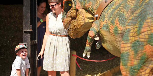 Life_Like_Dinosaur_Sniffing