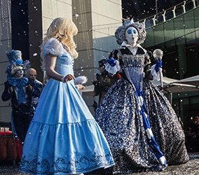 Winter-Queen-And-Alice-Performers
