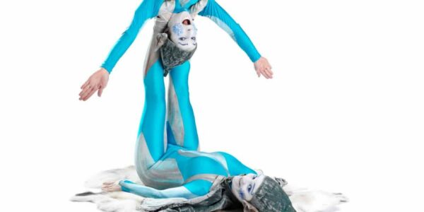 Winter-Themed-Acrobatic-Performers