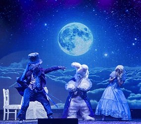 Winter-Themed-Alice-In-Wonderland-Show