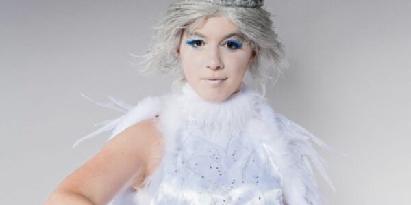 Winter-Wonderland-Contact-Juggler