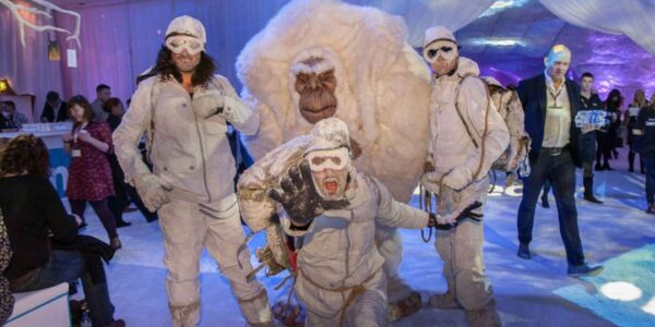 Yeti-Christmas-Performer