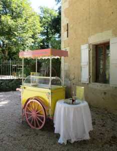 Mobile catering cart service