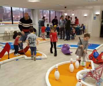Miniature golf courses for indoor and outdoor events such as parties and weddings.