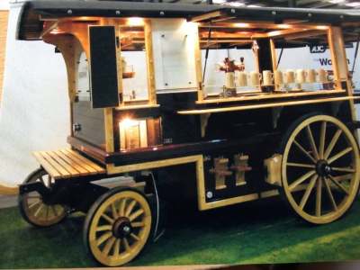 Book our mobile vintage bar for your family fun day in the London & the UK.