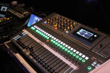 Book technical equipment hire for your virtual conferencing