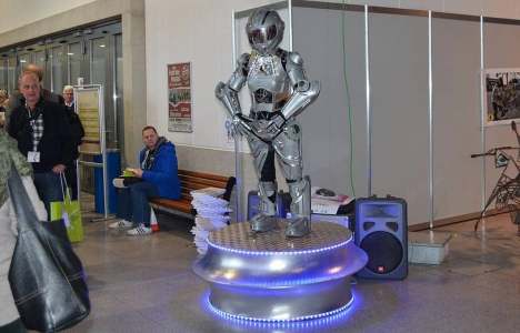 Our swaying robot is available for hire. Book our robot for your event.