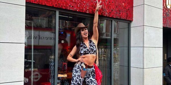 Wild-West-Themed-Stilt-Walker