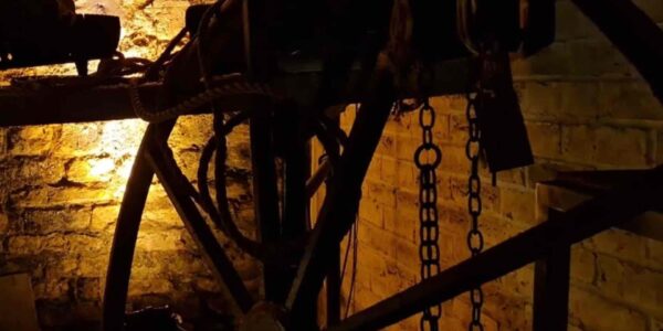 Wild-West-Wheel-And-Chains-Prop-Hire