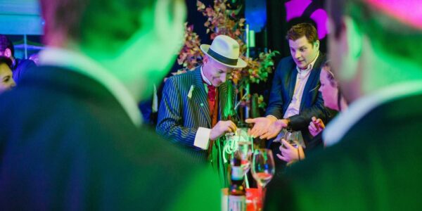 Alice-In-Wonderland-Interactive-Magician