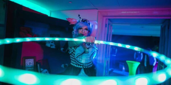 Alice-In-Wonderland-LED-Hoop-Performer-Close-Up