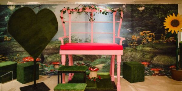 Alice-In-Wonderland-Party-Photo-Opportunity